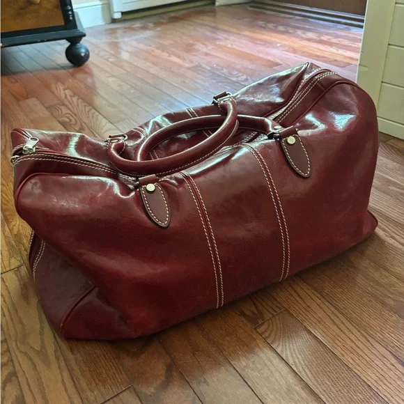 Luxurious Red Leather Travel Bag - Picture 1 of 14
